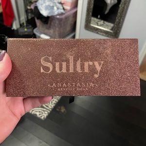 Anastasia Beverly Hills sultry eyeshadow palette